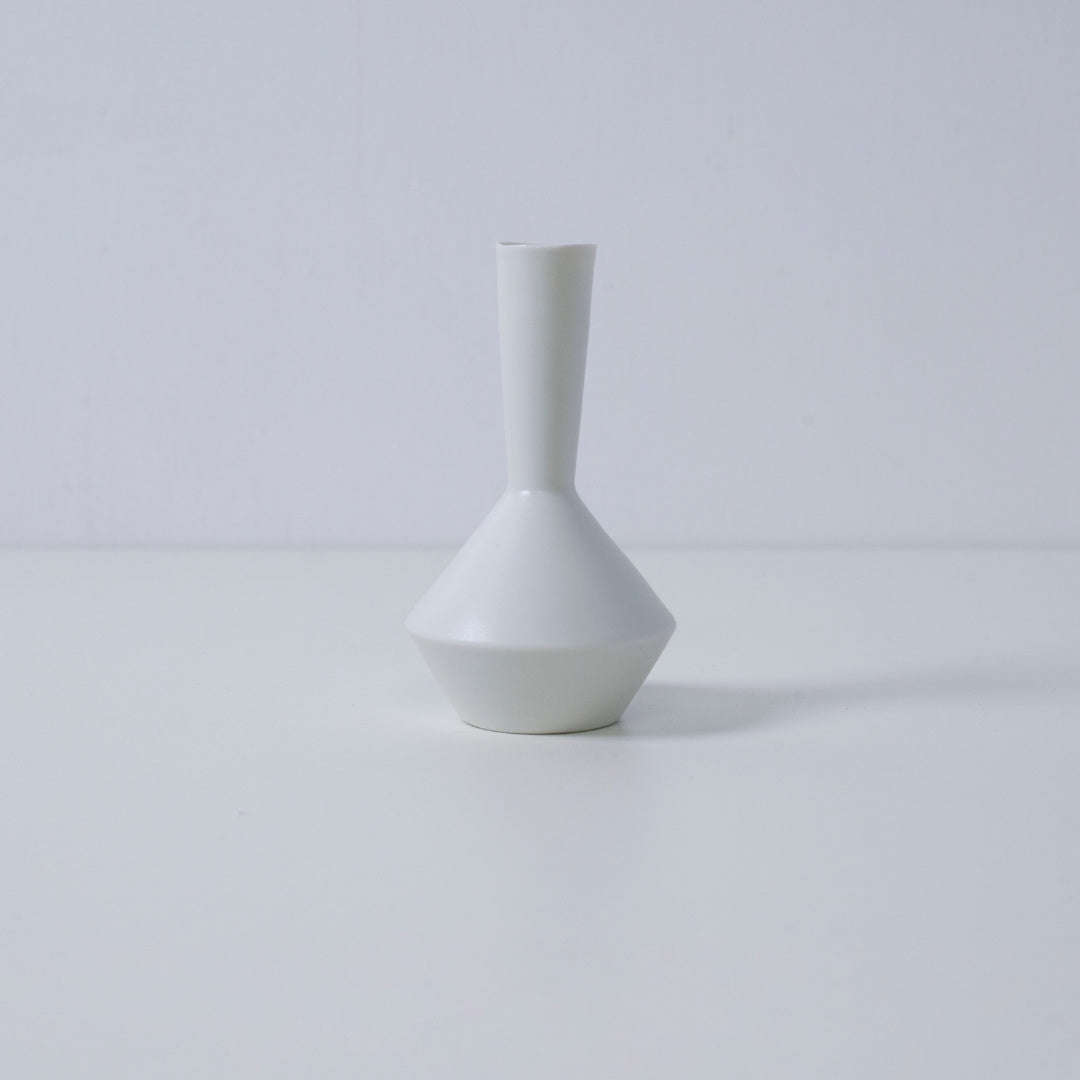 Hvid japansk enkel blomstervase "Frustum" – porcelænsvase fra Mino-keramik til ikebana-udstilling