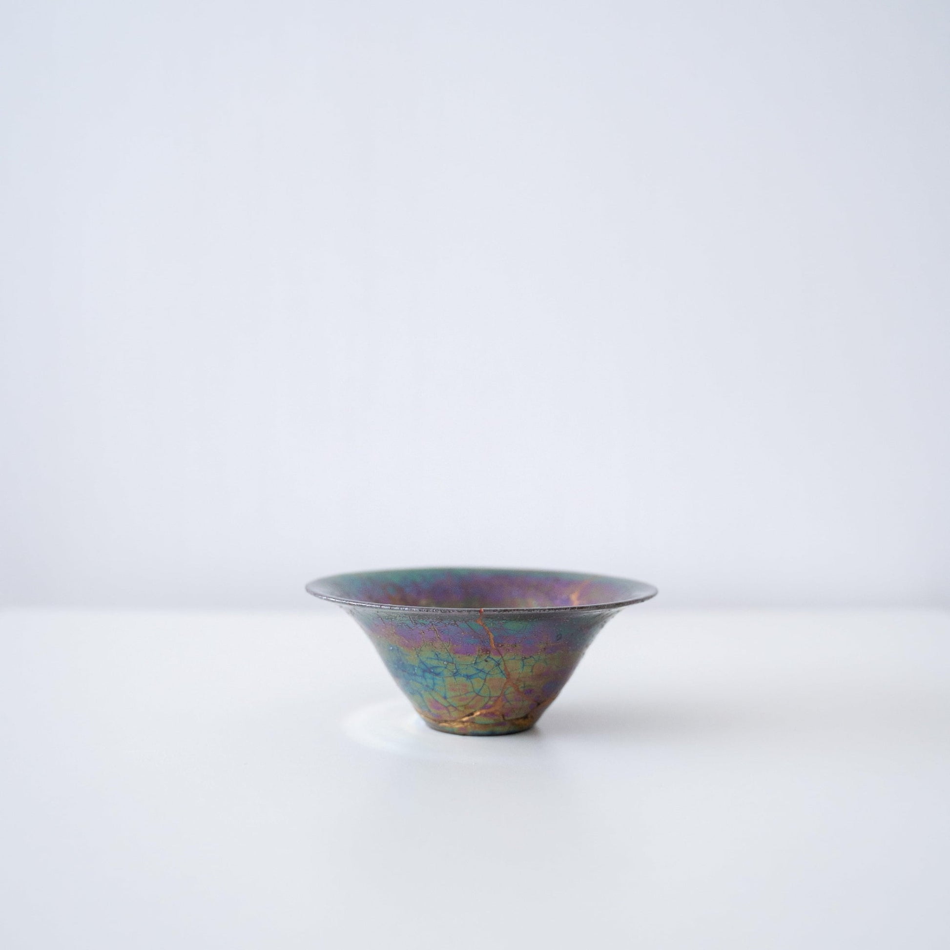 alt
Kintsugi-Schale "Regenbogen-Glanz": Wabi-Sabi-Ästhetik umarmen