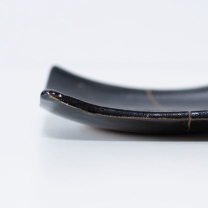 Close-up of the side profile of Kintsugi Square Plate "Jet Black Lighting" 01, highlighting the texture.