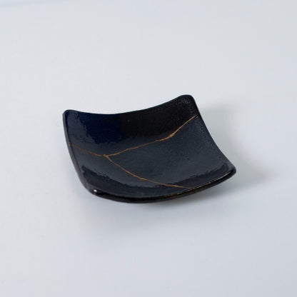 Top view of Kintsugi Square Plate "Jet Black Lighting" 04, showcasing its elegant design