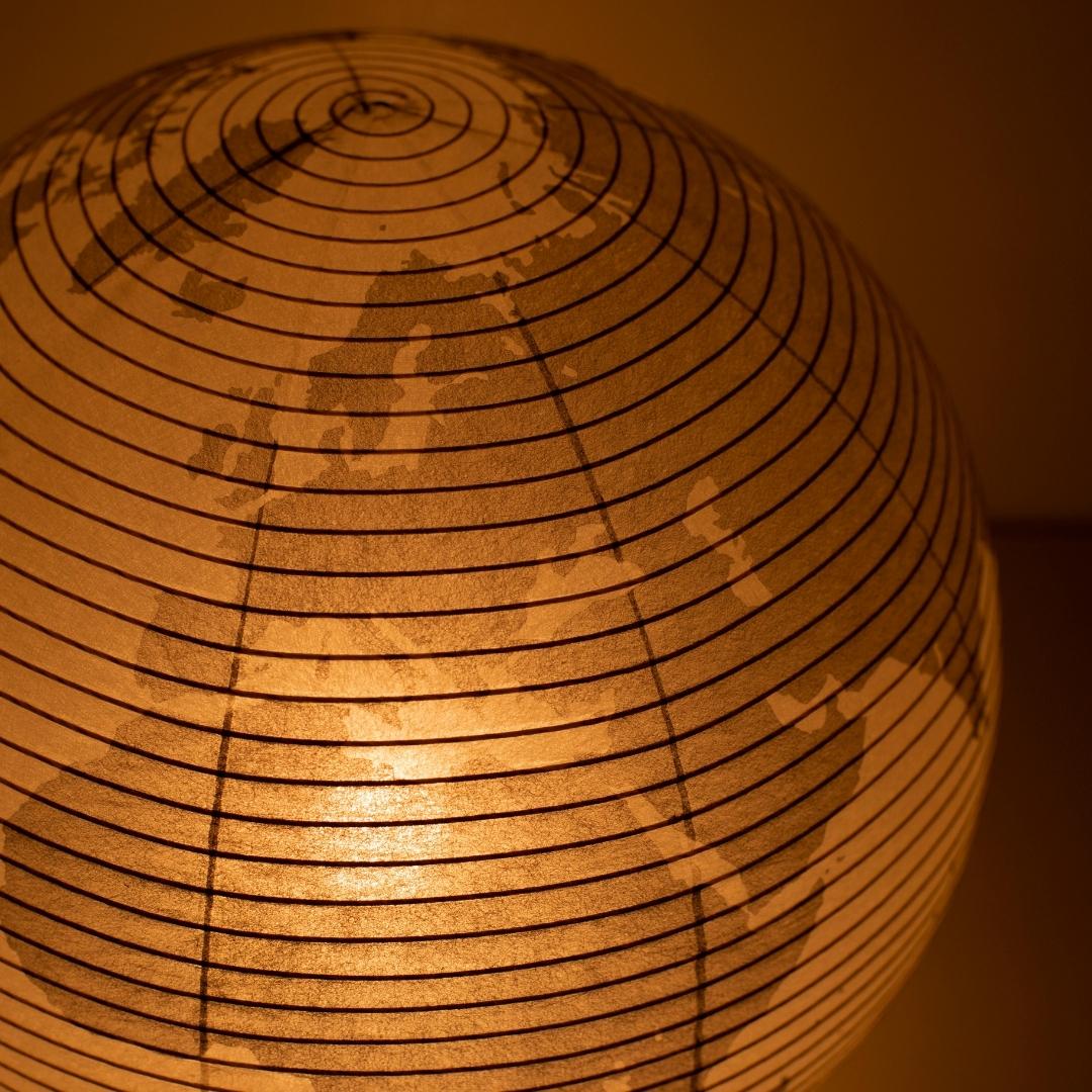 "Impression d'Europe sur lampadaire en papier japonais « paper moon 05G », lampadaire japonais moderne en papier"