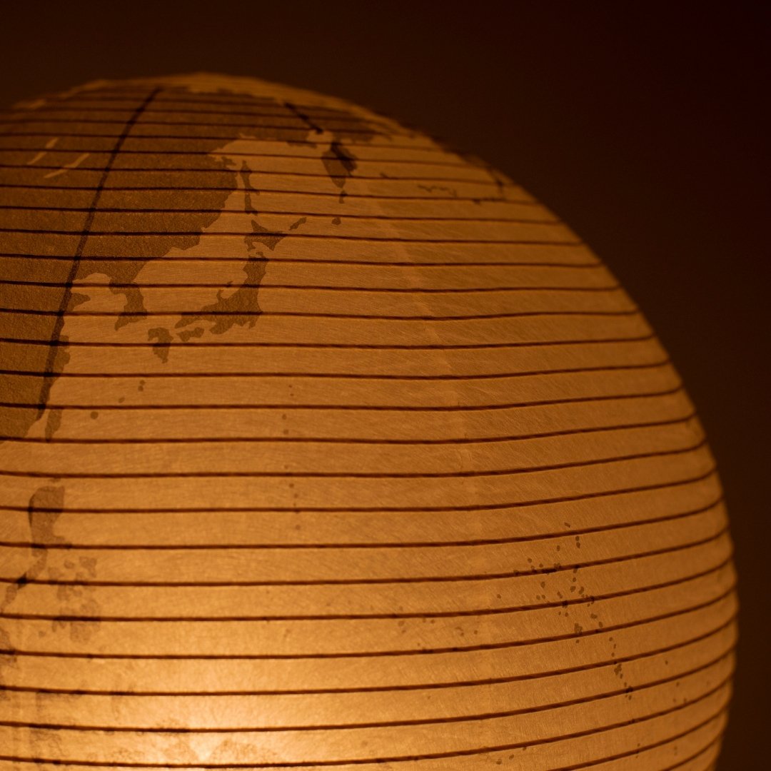 "Impression du Japon sur lampadaire japonais en papier washi « paper moon 05G », lampadaire japonais artisanal en washi"