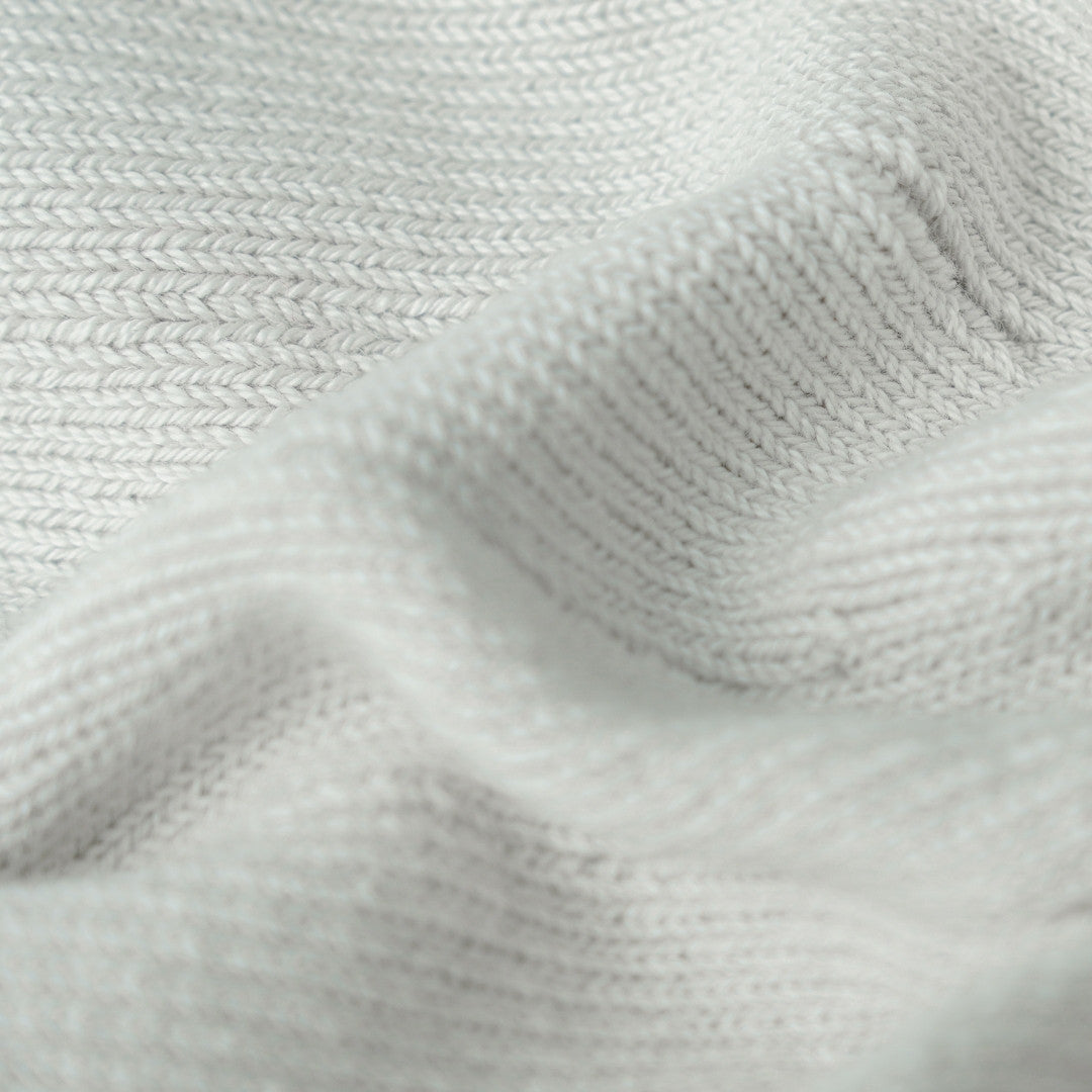 Nahaufnahme Textil eines japanischen Zafu Meditationskissens ZAF RITUAL, Weiß Grau