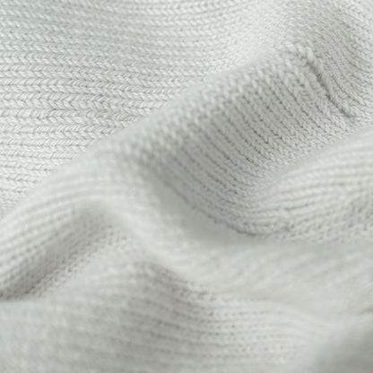 Nahaufnahme Textil eines japanischen Zafu Meditationskissens ZAF RITUAL, Weiß Grau