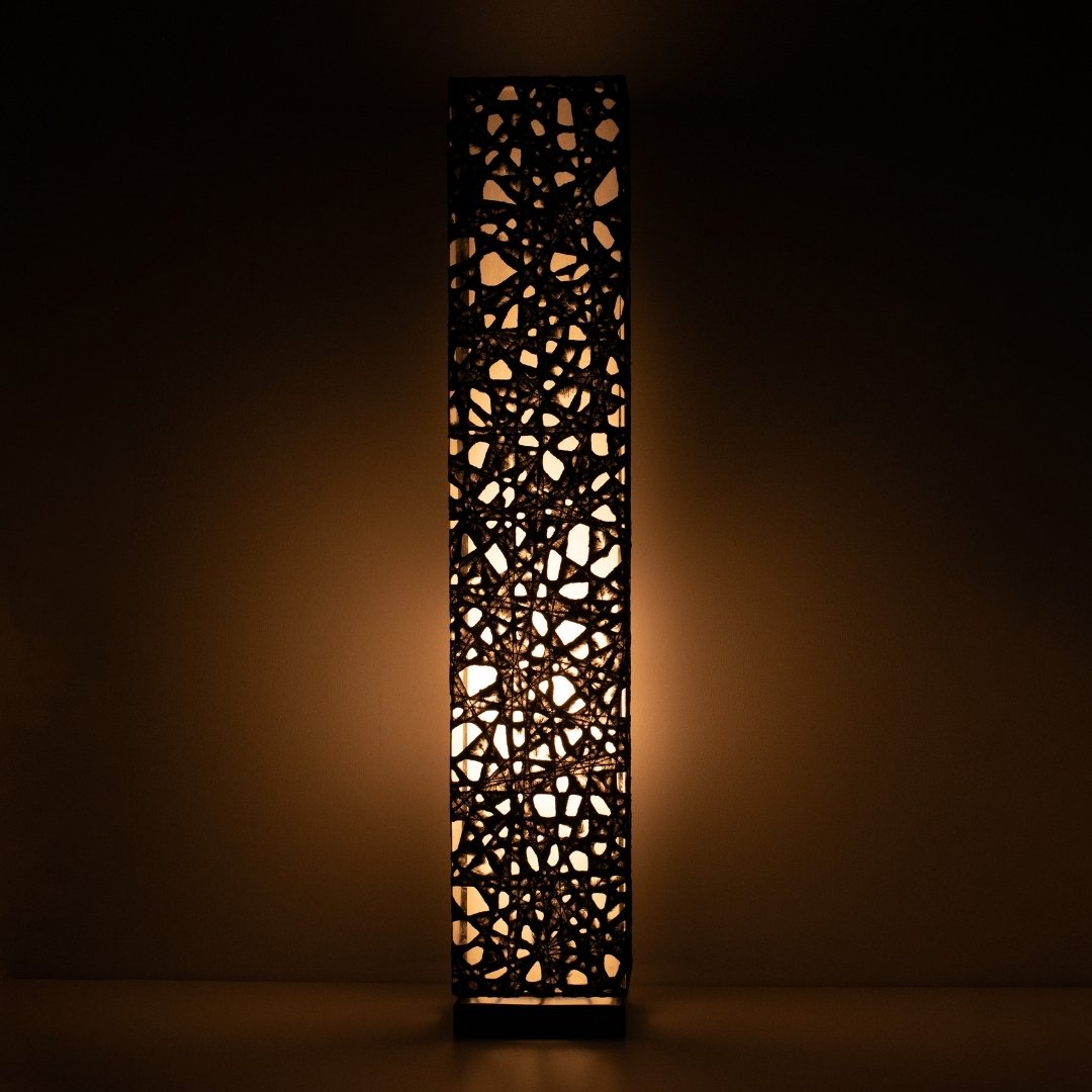 "Lampe sur pied japonaise ME-LOOK 01, noire, à la lueur chaleureuse, colonne élancée en papier japonais washi"