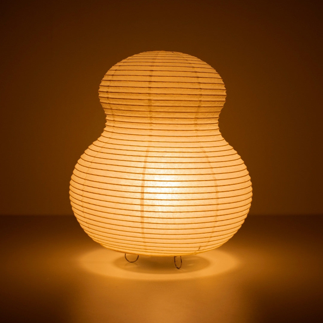 "lampadaire japonais en papier « paper moon 02 » à la lumière douce – lampadaire artisanal en papier Mino Washi"