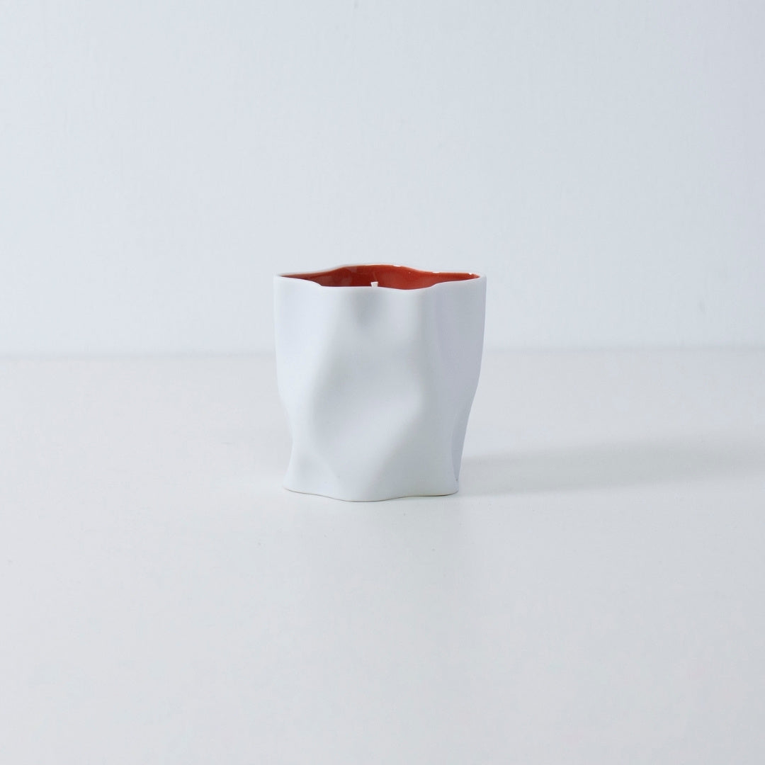 Japansk lys AKAFUJI med bergamot, lavendel og japansk røgelse i rød Seto porcelæns holder
