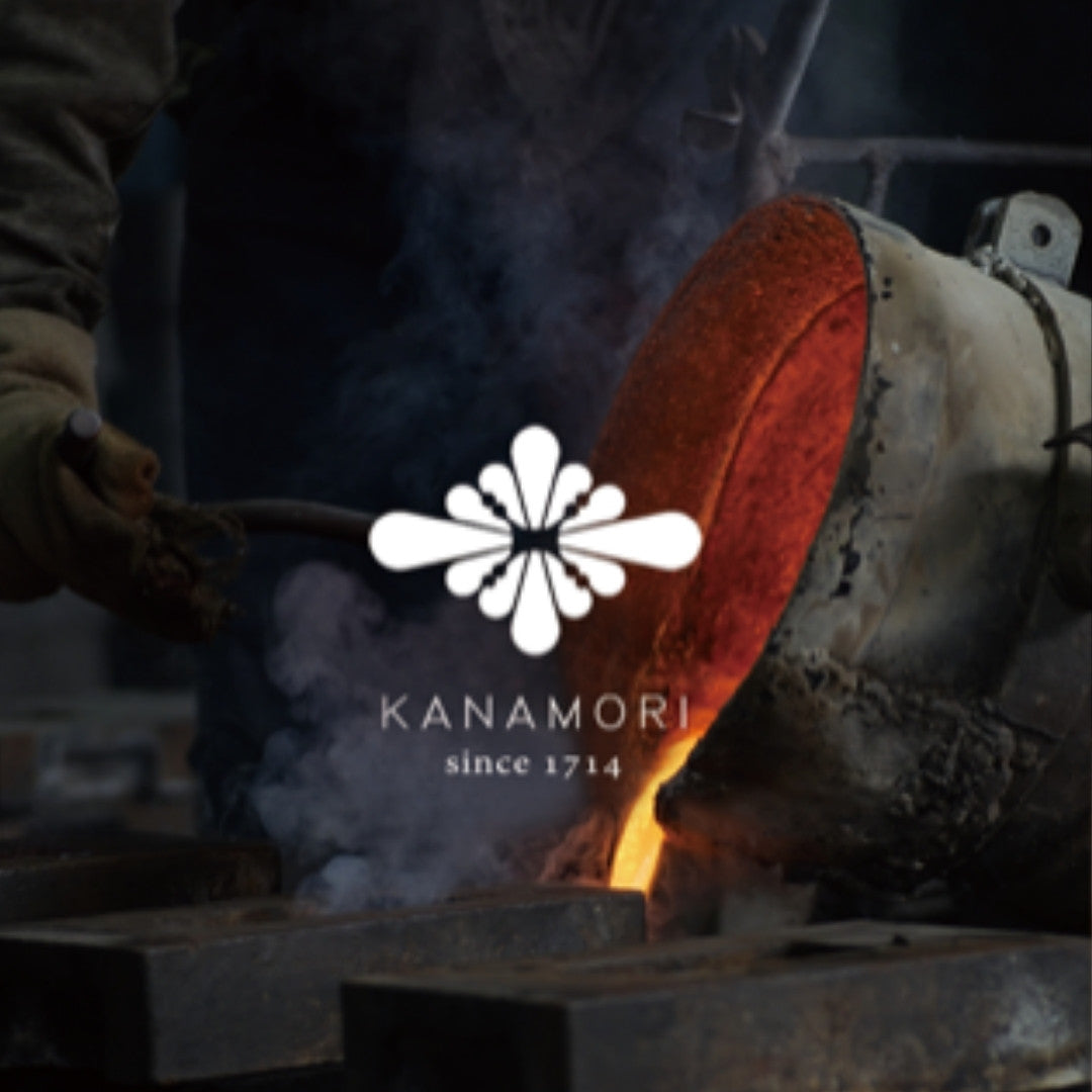 Kanamori Alloy logo – 300 års sandstøbning til kenzan, ikebana-vaser og japanske sake-krus