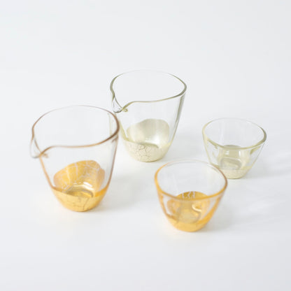 Topvisning af japansk sake-sæt med guldfolie fra Kanazawa – Gold and Champagne Gold edition af HAKUICHI