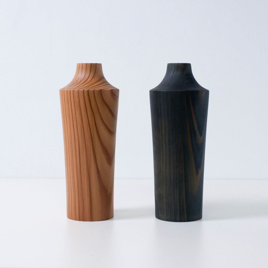 To japanske cedertræsvaser 02 – Japansk vase til ikebana, cedertræs-vaser i natur- og indigo-finish til japansk blomsterarrangement