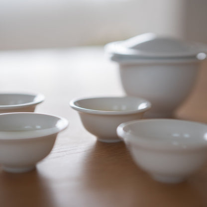 Hvid japansk tekande "Hōhin" – Minimalistisk Mino Ware tesæt til fire i Wabi Sabi-stil
