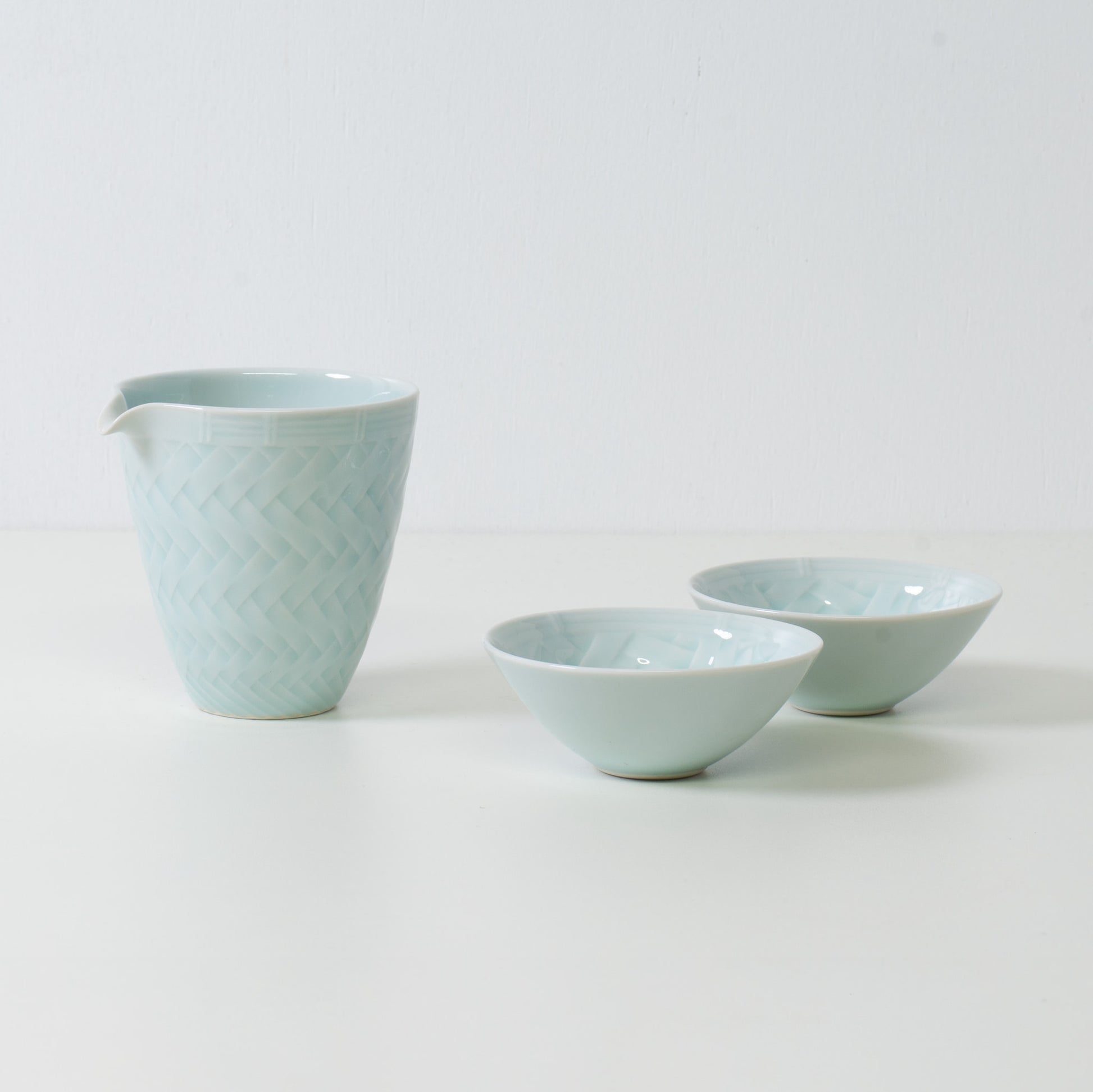 Service à saké en porcelaine tressée, bleu glacier - Service à saké japonais traditionnel wabi-sabi avec carafe et tasses