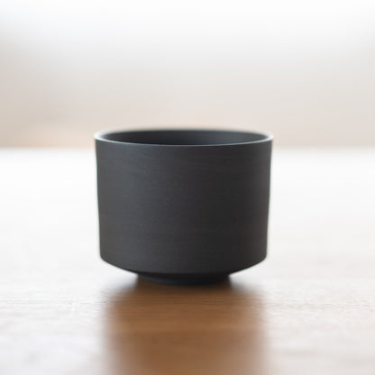 "Bol à thé matcha japonais fait à la main par des artisans de la poterie mino au Japon"