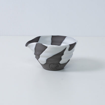  Japanese matcha bowl with spout "White Flow" pottery from Japan, featuring an engraved artisan seal on the side.