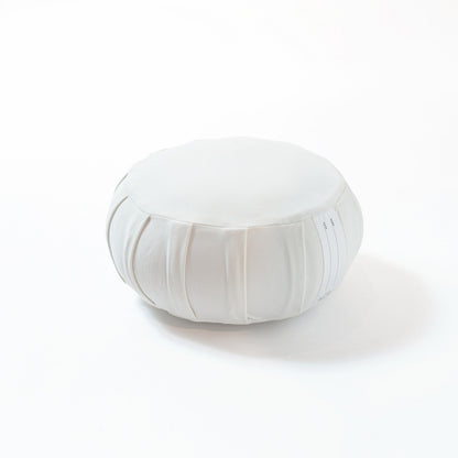Coussin de méditation japonais zafu "ZAF MOMENT" moyen, blanc clair de lune, kapok - Design rond plissé pour la méditation zen et le yoga.