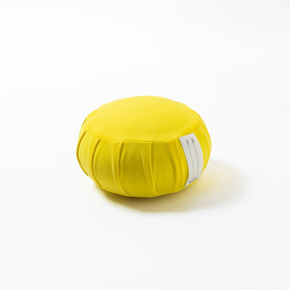 Coussin de méditation japonais zafu "ZAF MOMENT" petit, jaune mimosa, kapok - Design rond plissé pour la méditation zen et le yoga.