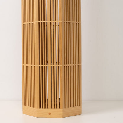 "Lampe sur pied japonaise en bois SAN Grande, Naturelle, Bois de Hiba d'Aomori - Détail d'artisanat Kumiko"