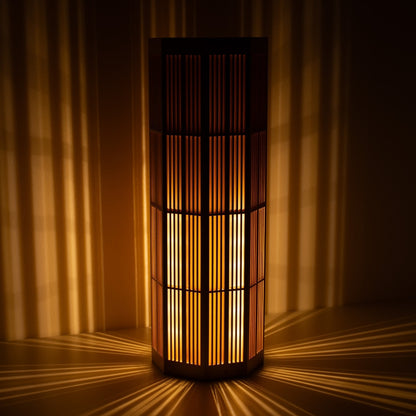 "Lampe sur pied en bois japonaise SAN Grande, Naturelle, Aomori Hiba - Lampe en bois pour salon Japandi"