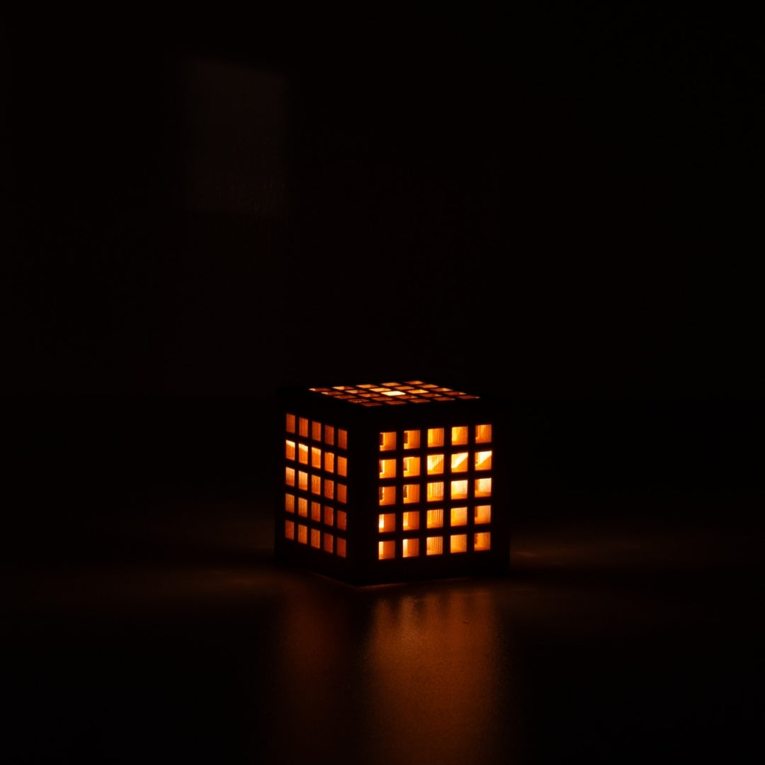 Japanische Holz-Minilampe Hotaru Natur Aomori Hiba – Ambiente-Lampe mit warmem Schein