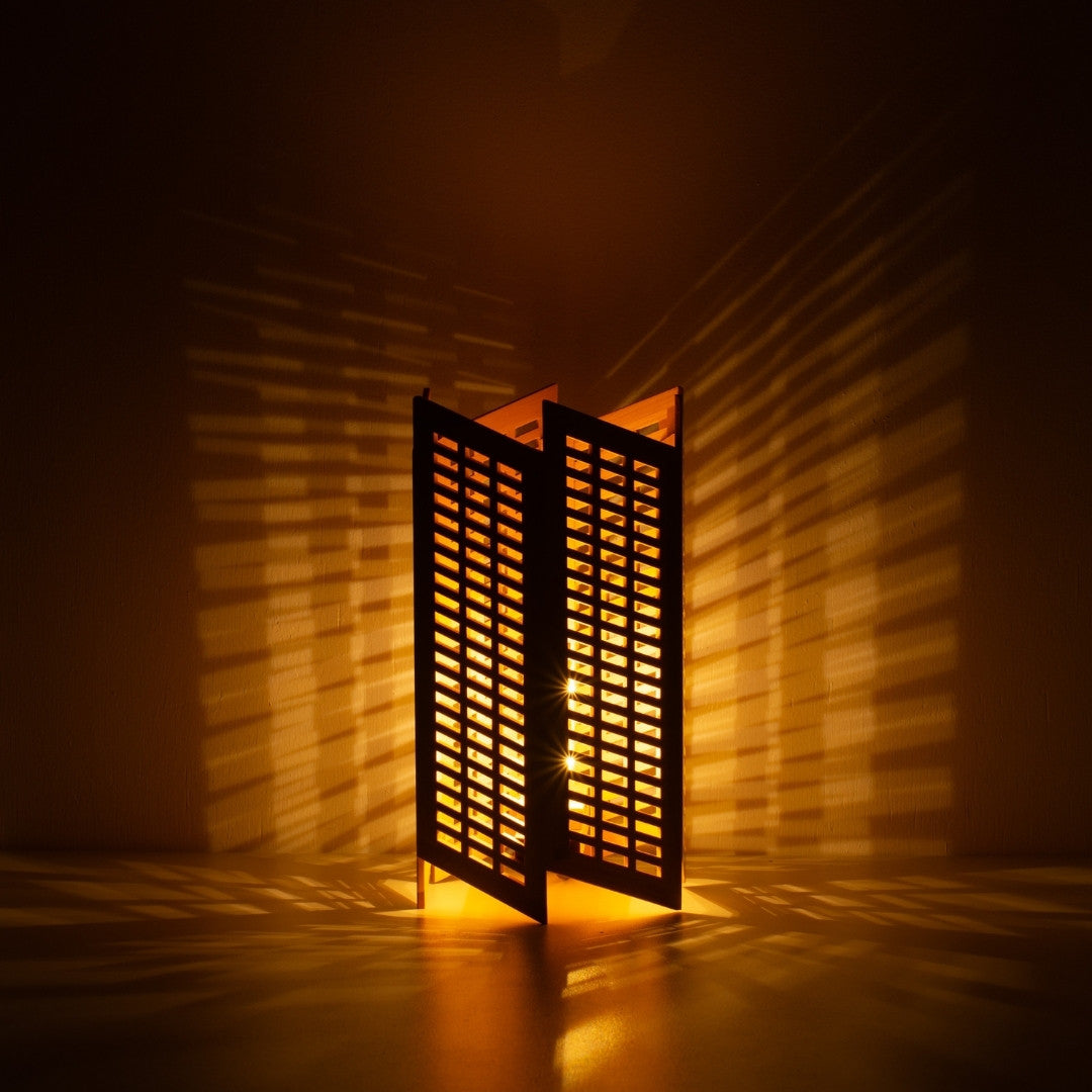 "Japanische Holz-Tischlampe Towaru, Natur, Aomori Hiba - Ambiente-Lampe mit geometrischen Schatten"