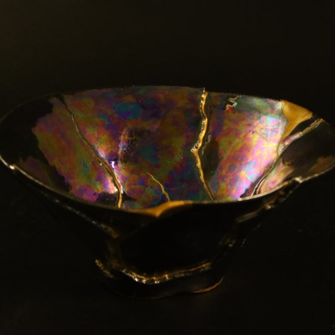 Detail view of Kintsugi Bowl "Ko-sai" 01 in gold.