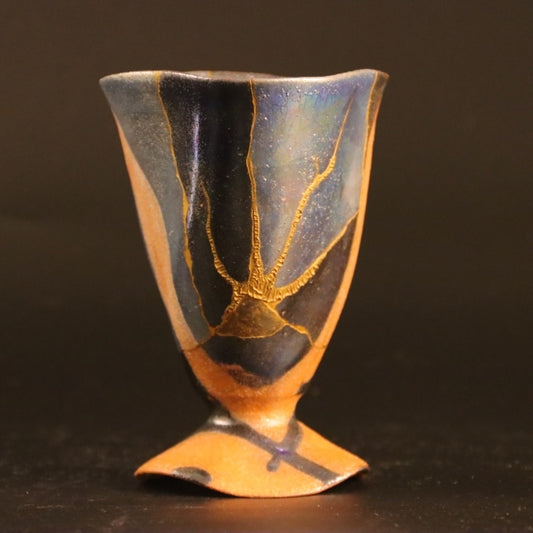 Kintsugi Goblet "Hidamari" 03 in gold, front view.