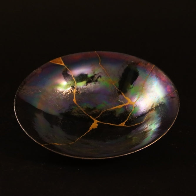 Kintsugi Plate "Ko-haku" 04 in gold, front view.