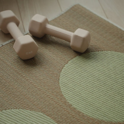 Gedetailleerde hoek van Japanse Tatami Yoga Matras "Maan" Beige met precieze stiksels en natuurlijke matgrasweving.