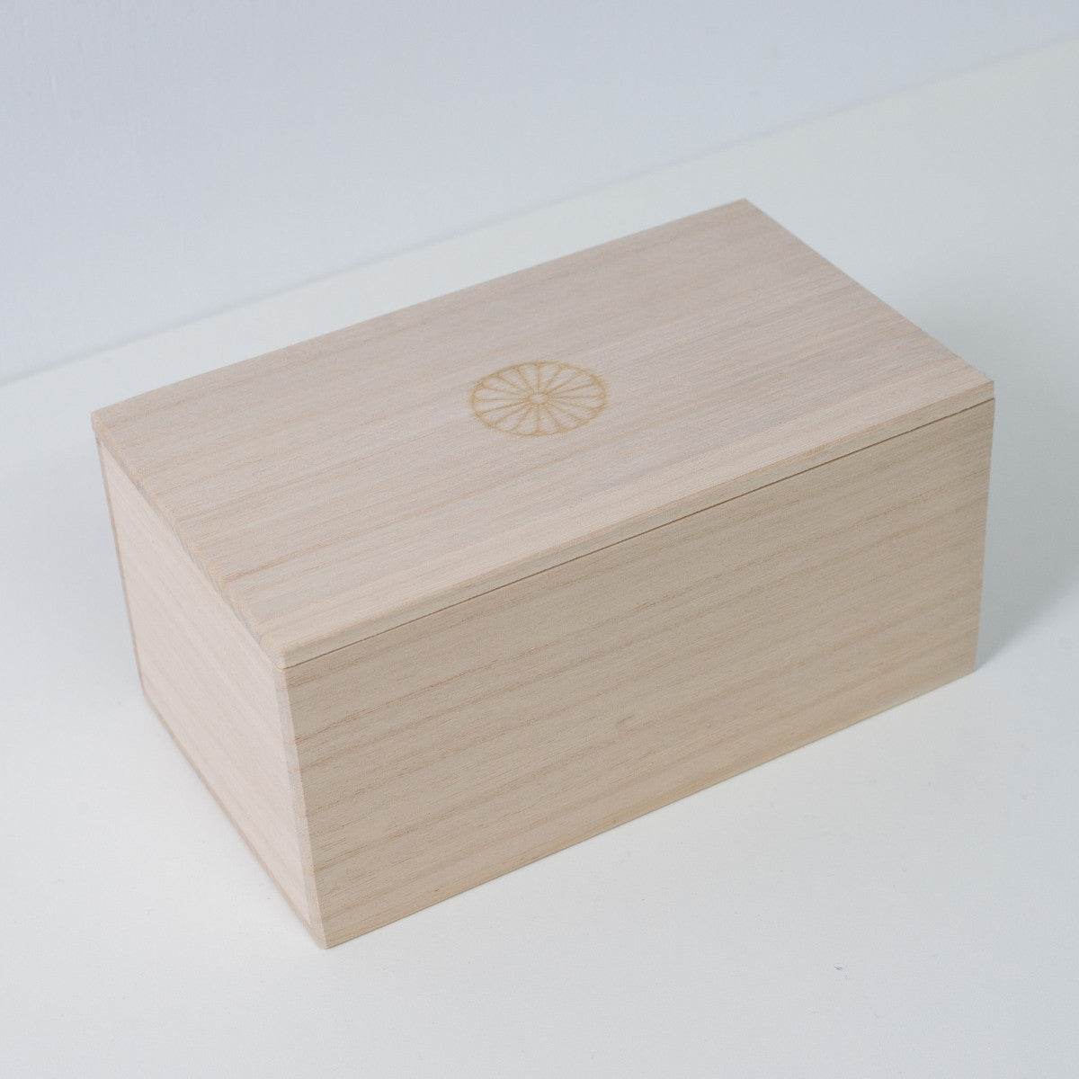 Closed rectangular Ninshu's wooden box for Japanese sake set pottery, featuring a branded chrysanthemum crest on the lid.